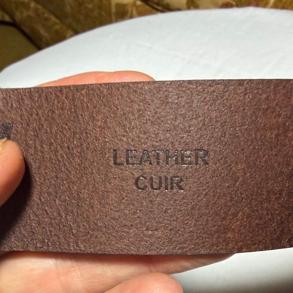 Levi's Woman’s or Men's Dark Brown Leather Belt Matte Gunmetal Buckle size 32-34 - Picture 3 of 6